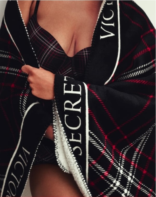 VICTORIA'S SECRET Manta Cozy-Fleece – Conforto e Estilo Premium - Imagem 3